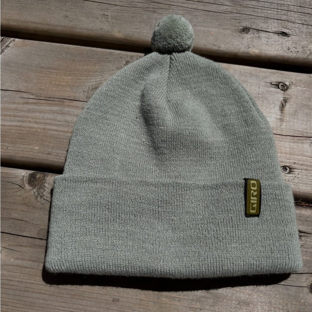 BNWOT Giro Winter beanie/ touk